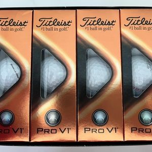 COPY - Titleist PRO V1 golf balls.